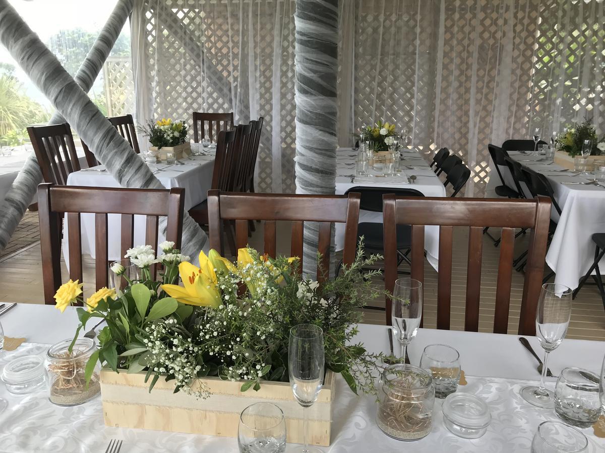 Tipi And Bobs Waterfront Lodge Tryphena Екстериор снимка