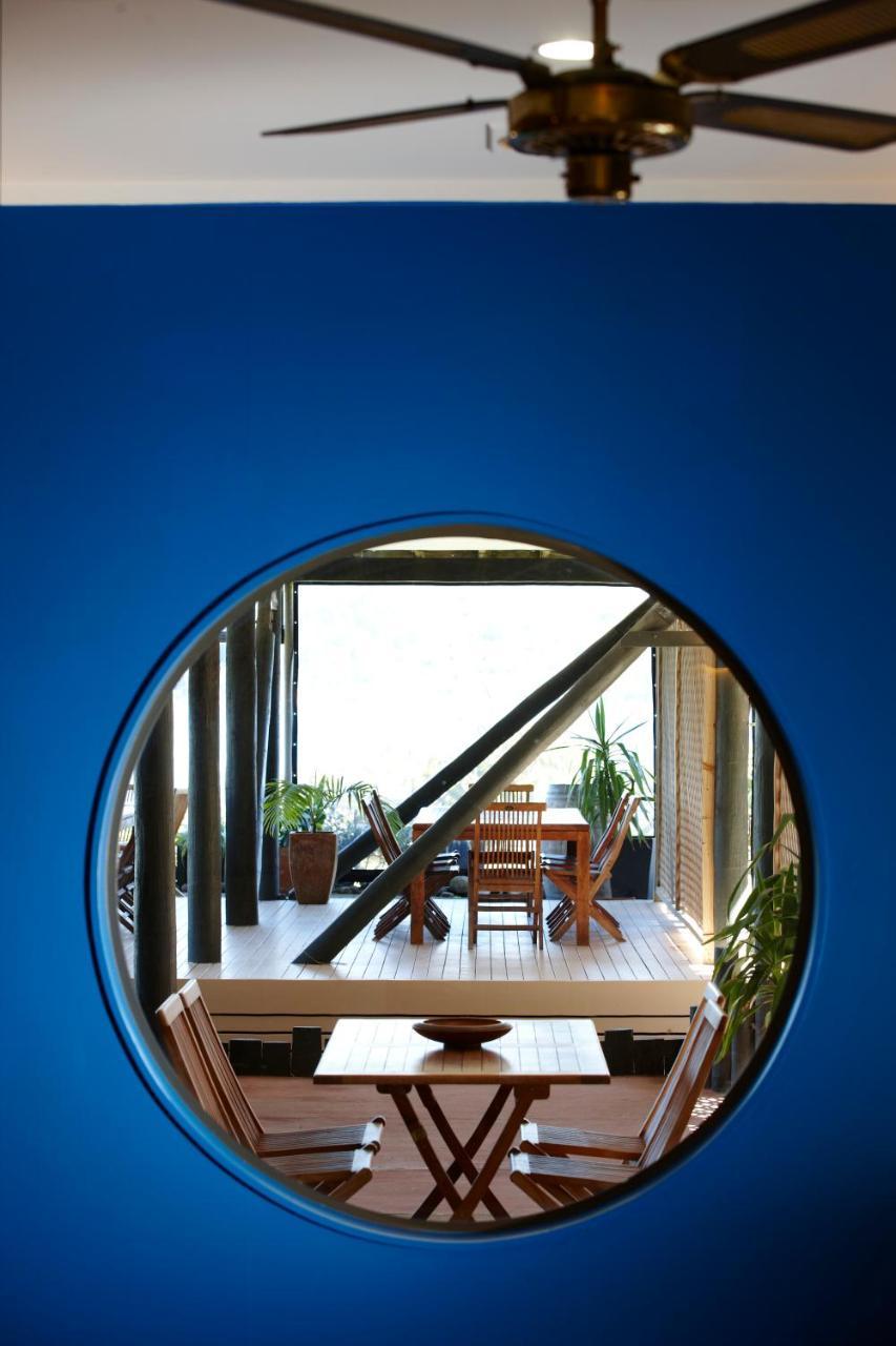 Tipi And Bobs Waterfront Lodge Tryphena Екстериор снимка